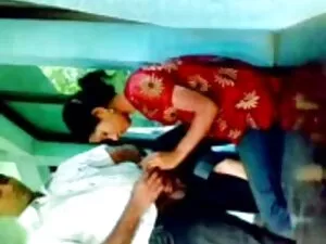 आदमी को दूर कैमरा, ज ...