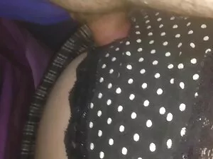 सफेद मोज़ा में कोलेट ...