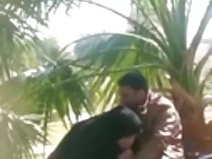 कम सौंदर्य आत्म कास् ...