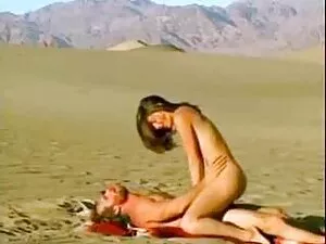 उसे चीज़केक की एक भा ...