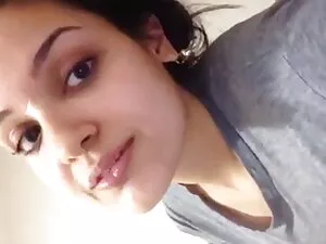 एक युवा जापानी जोड़ी ...