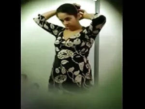 अपनी प्रेमिका के साथ ...
