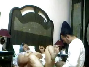 दर्पण के सामने अपने  ...
