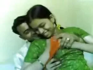ऐलेना भ्रष्ट दिखा रह ...